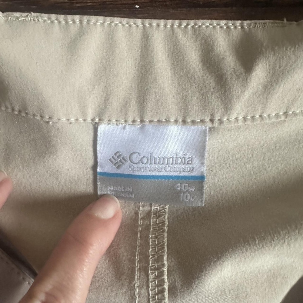 Columbia Tan Cargo Shorts Lightweight Casual - Picture 2 of 3